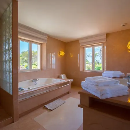 20 Guests Amazing In Great Location, Saint-tropez Villa